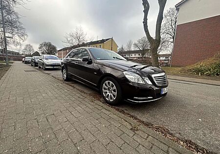 Mercedes-Benz E 220 CDI DPF BlueEFFICIENCY Automatik Elegance