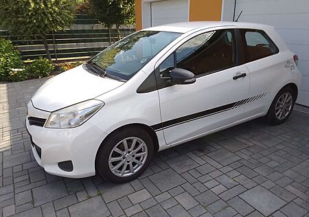 Toyota Yaris 1.0 VVT-i Cool