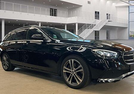 Mercedes-Benz E 220 T Avantgarde LED AHK Kamera Ambiente
