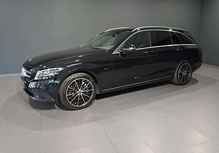 Mercedes-Benz C 300 e T AVANTGARDE/PANO/LED/KAMERA/SHZ/COMAND