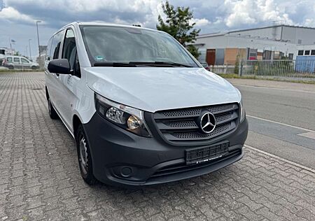 Mercedes-Benz Vito 111 Extra Lang 9-Sitzer