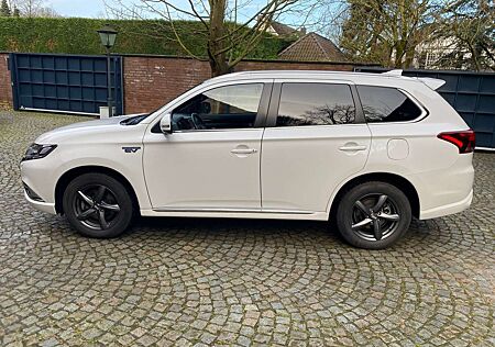 Mitsubishi Outlander 2.4 4WD Plug-In Hybrid Plus