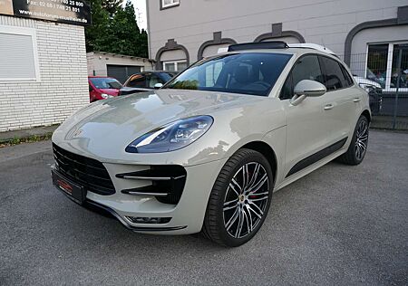 Porsche Macan Turbo mit Performance Paket Pano Bose LED Spur Kam