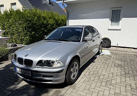 BMW 318 Super Zustand Geringe Kilometerleistung