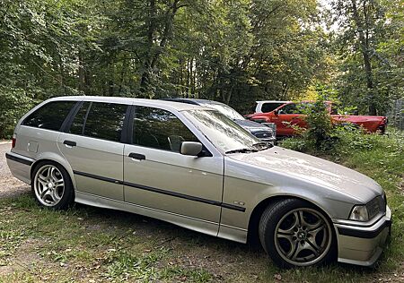 BMW 320i 320 touring Sport Edition