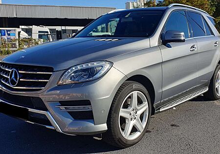 Mercedes-Benz ML 350 BlueTEC 4MATIC,AMG Line,Xenon.Navi.Leder