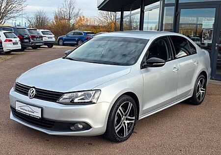 VW Jetta Volkswagen VI Match *NAVI*Bi-Xenon*PDC*Freisprech*DSG