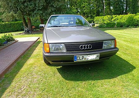 Audi 100 2.3