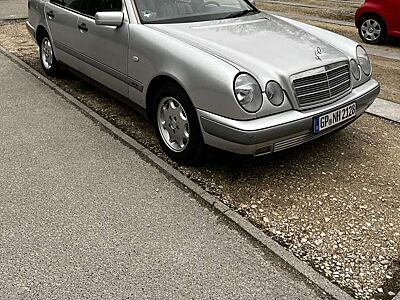Mercedes-Benz E 230 Classic