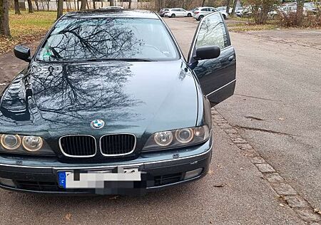 BMW 523i 523