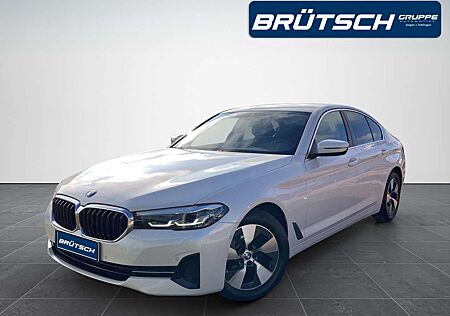 BMW 520 d xDrive Mild-Hybrid LEDER / AHK / STHZG / NAVI /