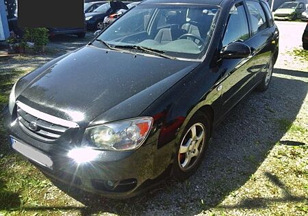 Kia Cee'd Ceed / 1.6D Cerato/met+Alu+FH+Klima+AHK/wenig km/o.TÜV