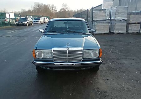 Mercedes-Benz 240 240D