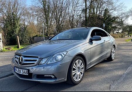 Mercedes-Benz E 350 Coupé CGI BlueEFFICIENCE AVANTGARD