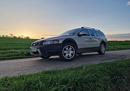 Volvo XC 70 XC70 D5 AWD *wenig KM* *AHK*