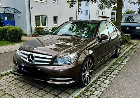 Mercedes-Benz C 200 (BlueEFFICIENCY) Avantgarde