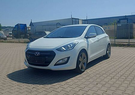 Hyundai i30 blue 1.6 CRDi Classic Navigation