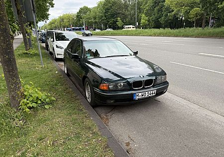 BMW 528i 528