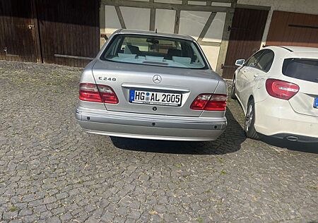 Mercedes-Benz E 240 Elegance