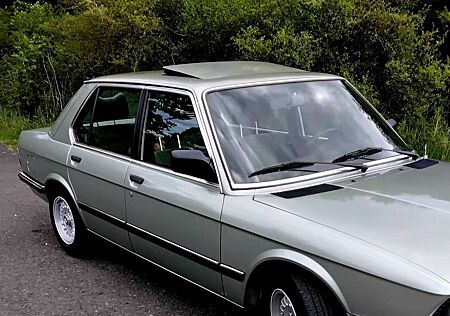 BMW 524