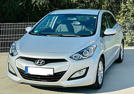 Hyundai i30 1.4 Sondermodel+1A-gepflegt+EP-Hilfe+Steuerkette