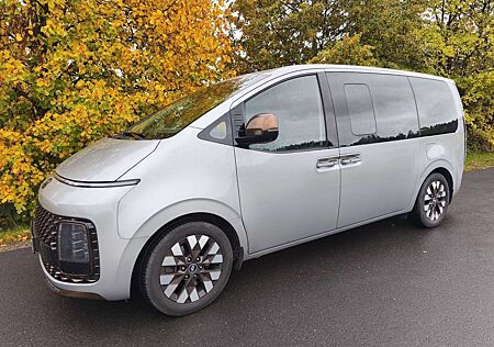 Hyundai Staria Signature 4WD Standheizung Panoramadach AHK