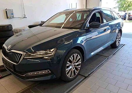 Skoda Superb Combi 2.0 TDI DSG AHK Pano Matrix Canton VC AHK Pa
