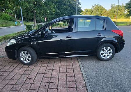 Nissan Tiida 1.6 visia