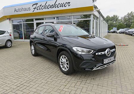 Mercedes-Benz GLA 180 Autom. m. NAVI+RFK+SHZ+TEMP+ALU+PDC+MBUX