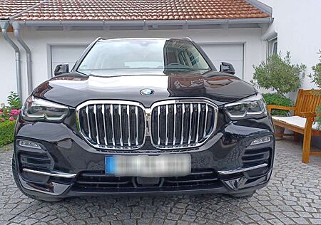 BMW X5 xDrive 30 d, mild-hybrid diesel, Sport