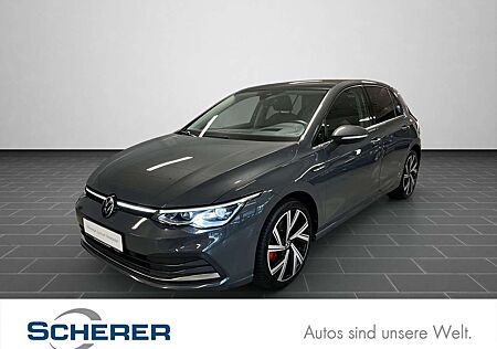 VW Golf Volkswagen VIII 2,0 TSI DSG Style, Navi, Standh., Pano