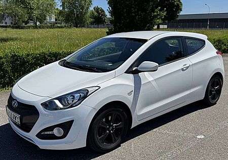 Hyundai i30 blue 1.4 Coupe Classic