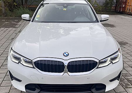 BMW 320d 320 3er+Touring+Diesel++Touring+xDrive+Aut.