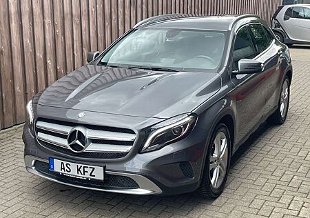 Mercedes-Benz GLA 180 1. Hand MERCEDES Scheckheft