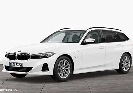 BMW 320 e xDrive Tour. Driv Ass RFK HUD ACC HIFI