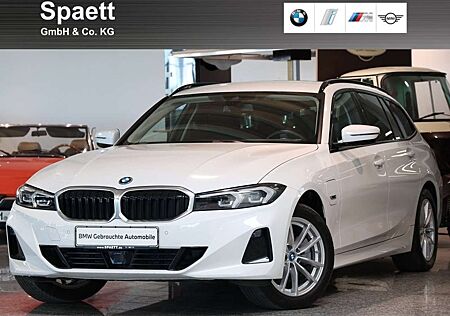 BMW 320 e xDrive Tour. Driv Ass RFK HUD ACC HIFI