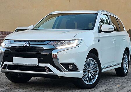 Mitsubishi Outlander PHEV Spirit 4WD *Navi/Stdhzg/Kamera*