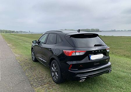 Ford Kuga 1.5 EcoB ST-LINE X / Navi / B&O / Winterpaket