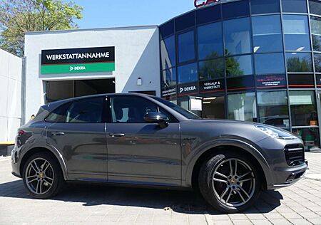 Porsche Cayenne E-Hybrid Sportpaket MATRIX/PANO/21ZOLL