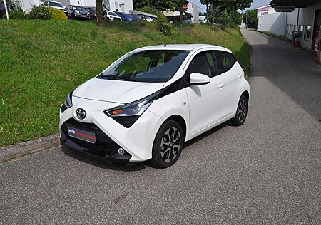 Toyota Aygo 5-Türer x-shift x-play Team Deutschland