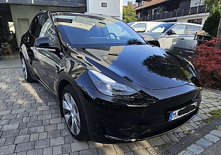 Tesla Model Y RWD SR AHK Top Zustand