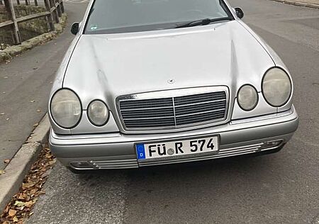 Mercedes-Benz E 200 Elegans