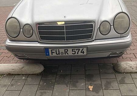 Mercedes-Benz E 200 Elegans