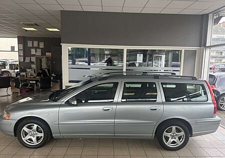 Volvo V70 Kombi 2.4D Summum 136KW Leder Klima Xen. AHK