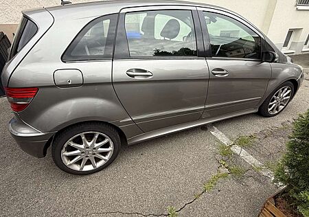 Mercedes-Benz B 200 CDI Tüv 9/26 AHK abnehmbar