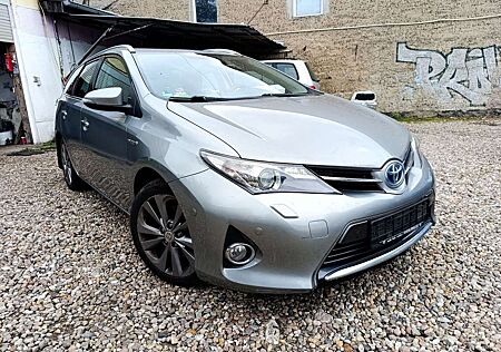 Toyota Auris Touring Sports Hybrid Life+