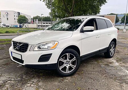 Volvo XC 60 XC60 D5 AWD Summum xenon leder voll scheckheft