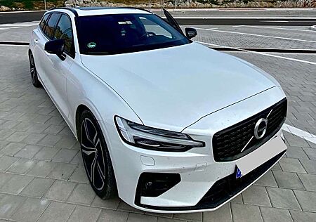 Volvo V60 Top Gepflegter B4 R Design | Full-Option