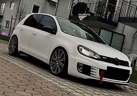 VW Golf GTI Volkswagen Golf 2.0 GTI DSG adidas