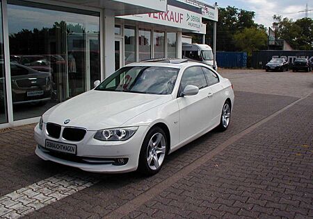 BMW 320 i Coupé Leder Navi Glasdach Xenon PDC 1.Hand